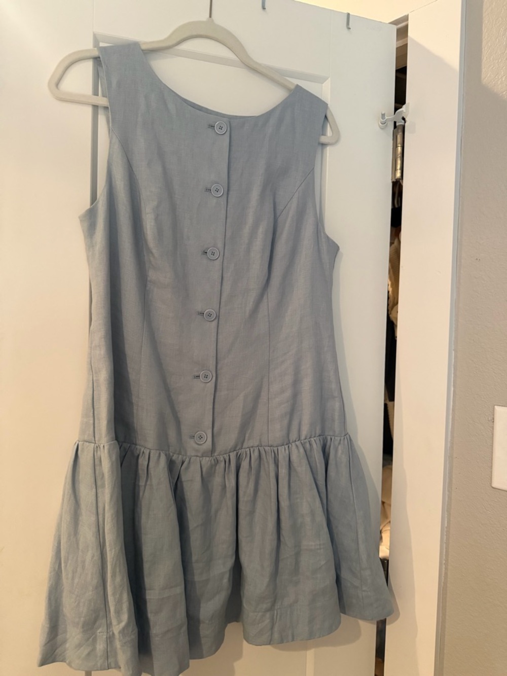 Aritzia Wilfred light blue woven top with label detail